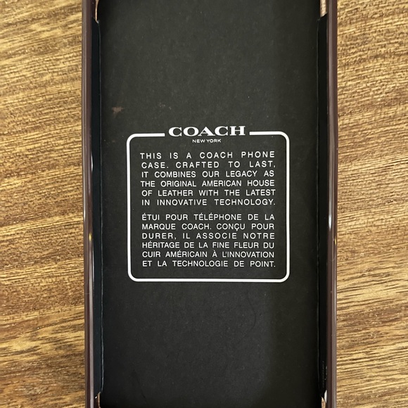 Coach Tea Rose MagSafe - Picture 2 of 3